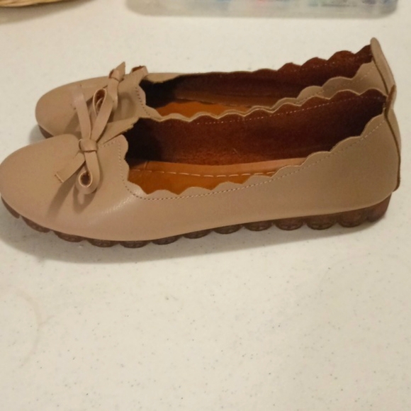 🥿Nude Tan Taupe Ballet flats full grain leather 8.5M worn once! - Picture 1 of 9
